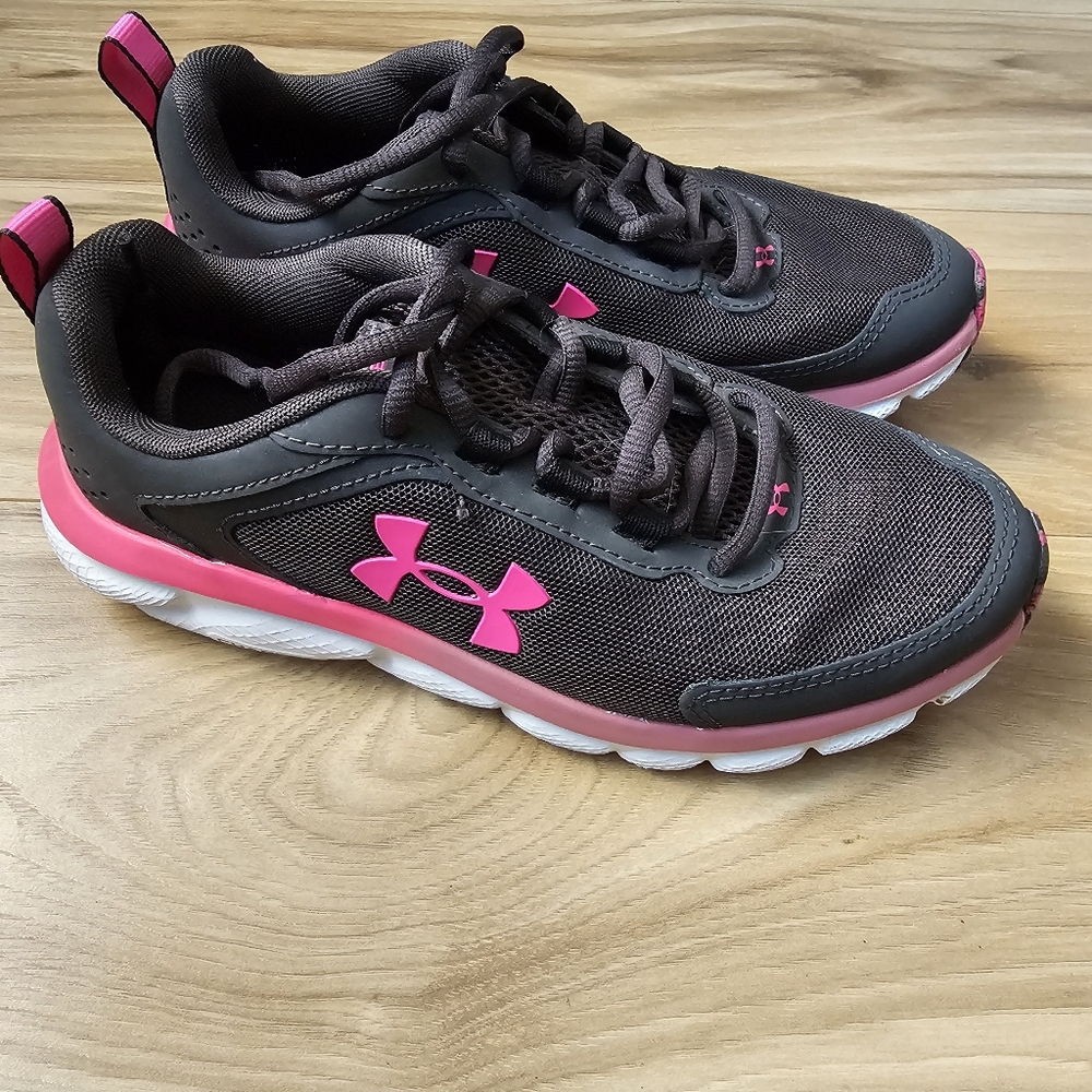 Under Armor Women's Running Charged Assert Shoe Dark Grey / Pink Size 6.5